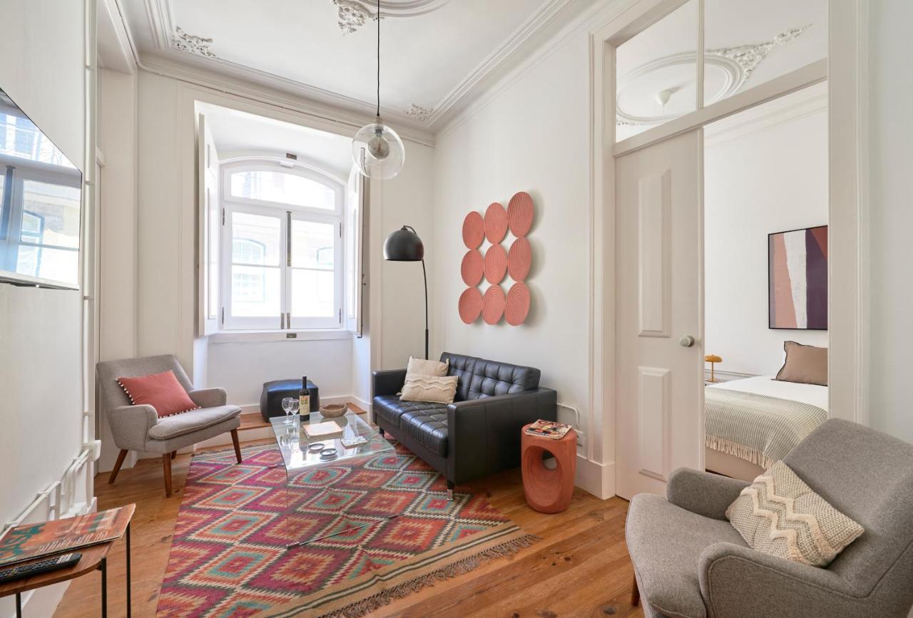 Sunny Pink Street Historical Apt, By Timecooler Lisboa Екстериор снимка