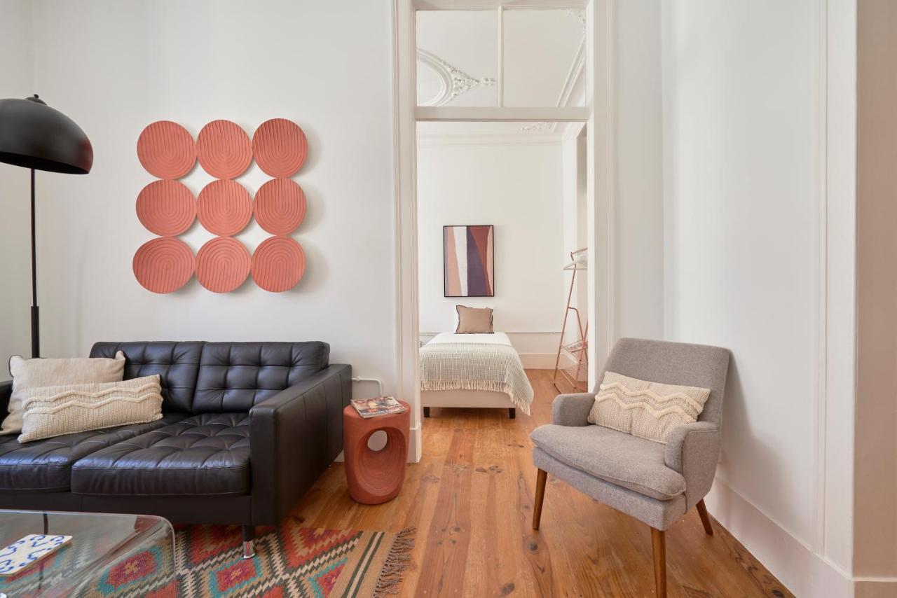 Sunny Pink Street Historical Apt, By Timecooler Lisboa Екстериор снимка