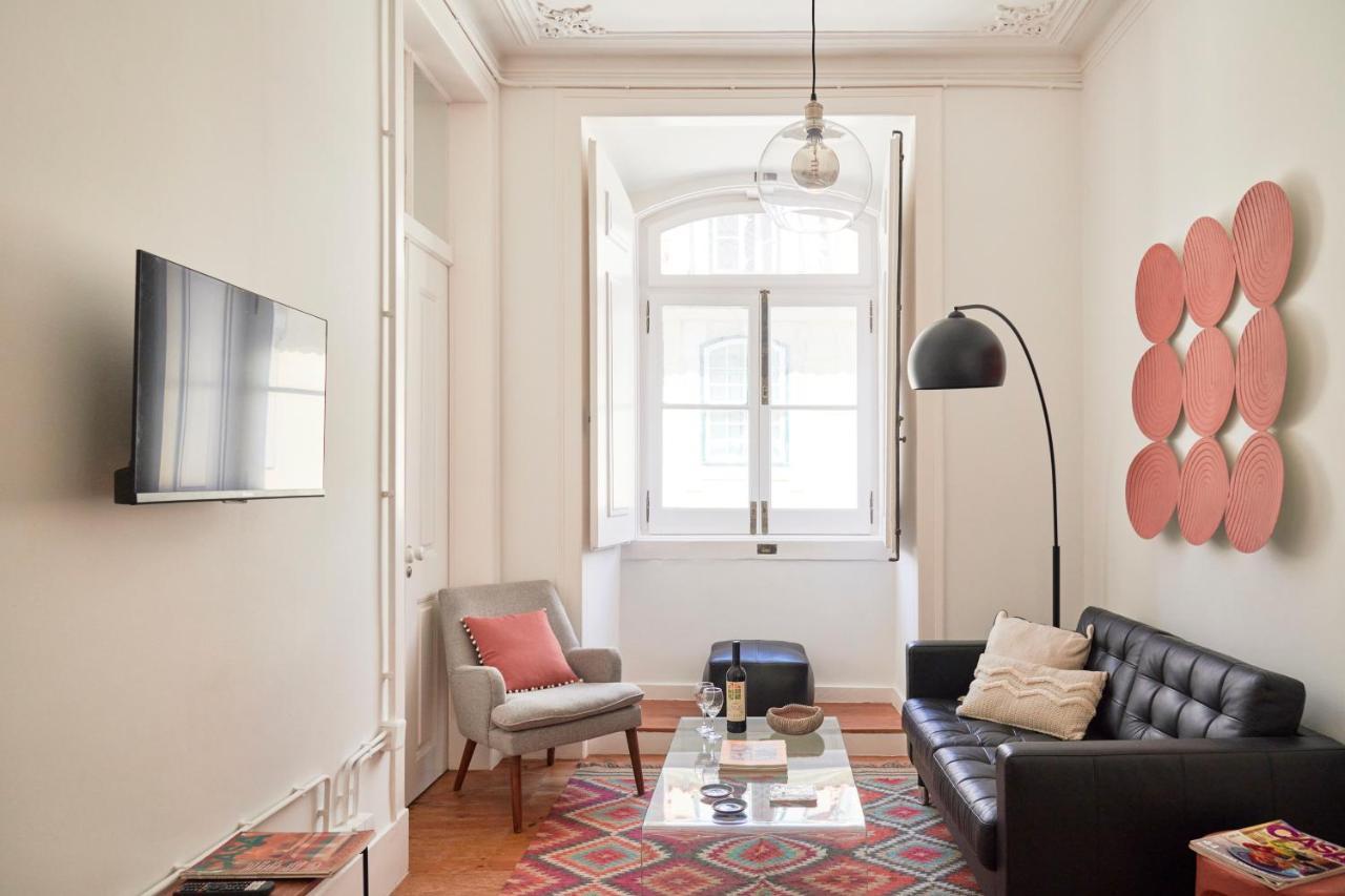 Sunny Pink Street Historical Apt, By Timecooler Lisboa Екстериор снимка