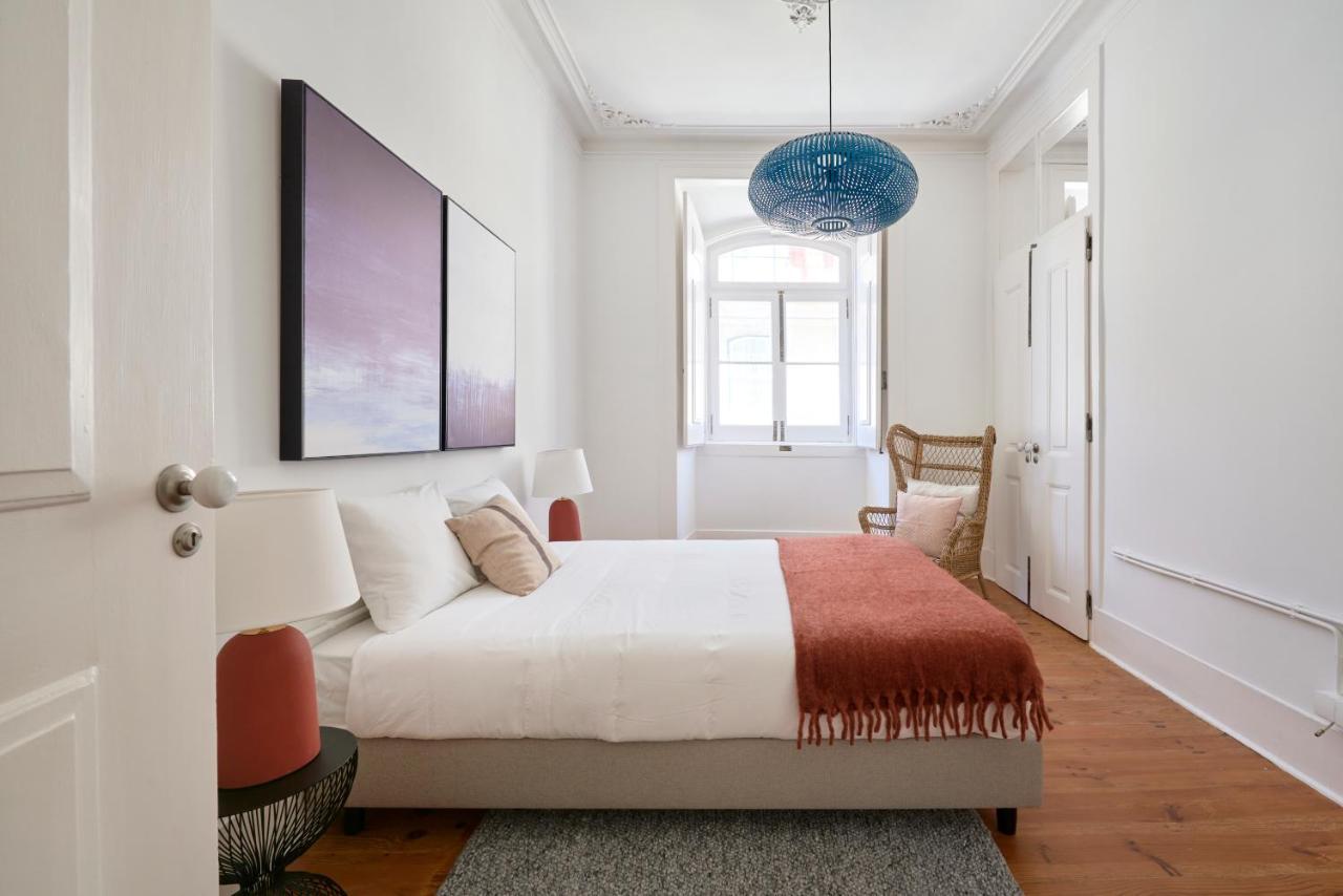 Sunny Pink Street Historical Apt, By Timecooler Lisboa Екстериор снимка