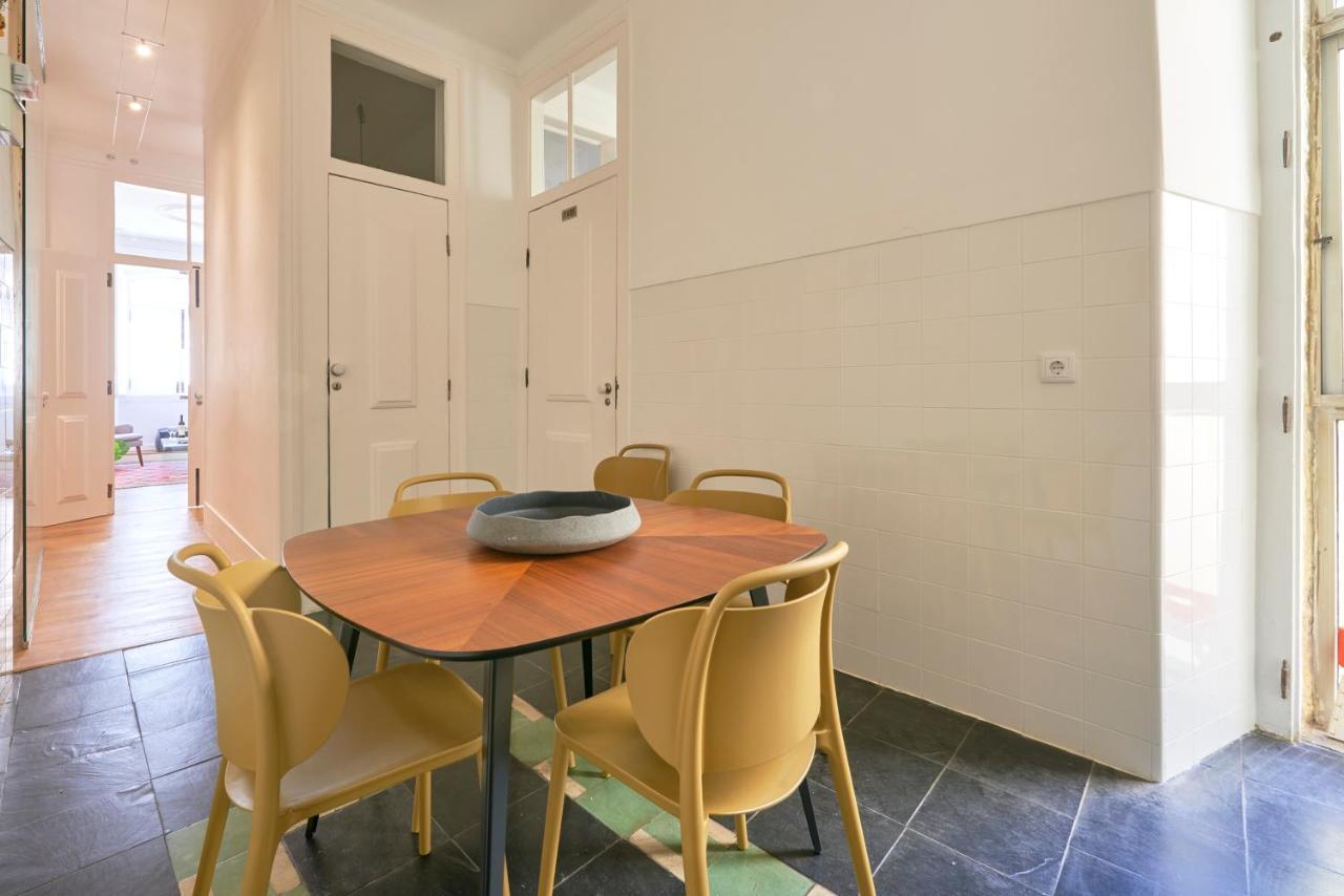 Sunny Pink Street Historical Apt, By Timecooler Lisboa Екстериор снимка