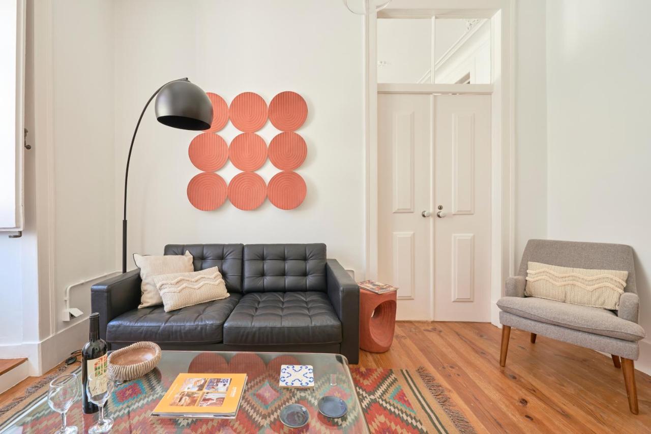 Sunny Pink Street Historical Apt, By Timecooler Lisboa Екстериор снимка